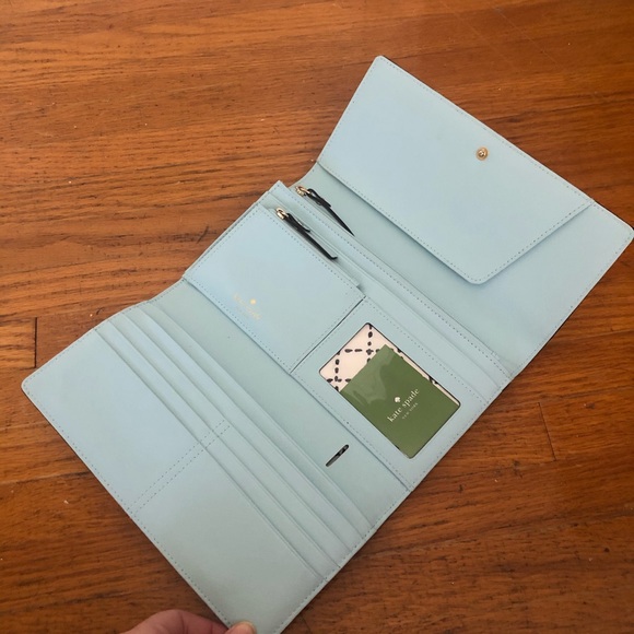 Kate Spade Travel Wallet - Picture 2 of 5